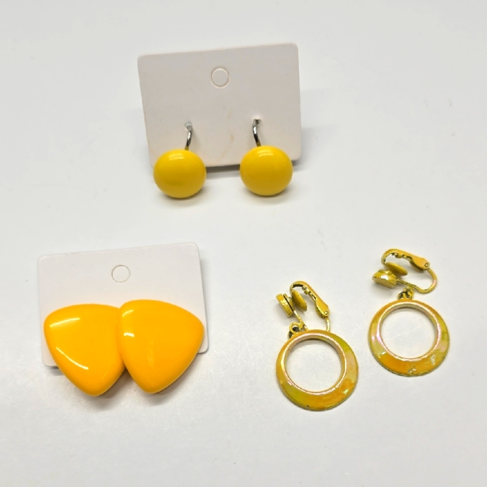 🔸️5/$25🔸️Lot Of Vintage Yellow Clip On Earrings